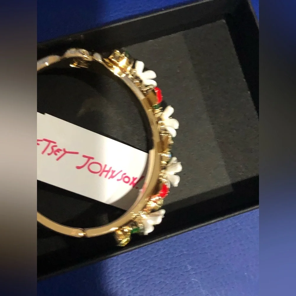 Betsey Johnson strawberry & white flower cubic zirconia gold bangle Bracelet new - Picture 11 of 13
